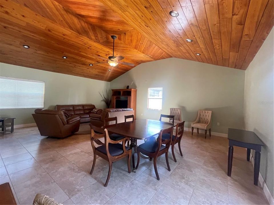 For Rent: $3,200 (3 beds, 2 baths, 1928 Square Feet)