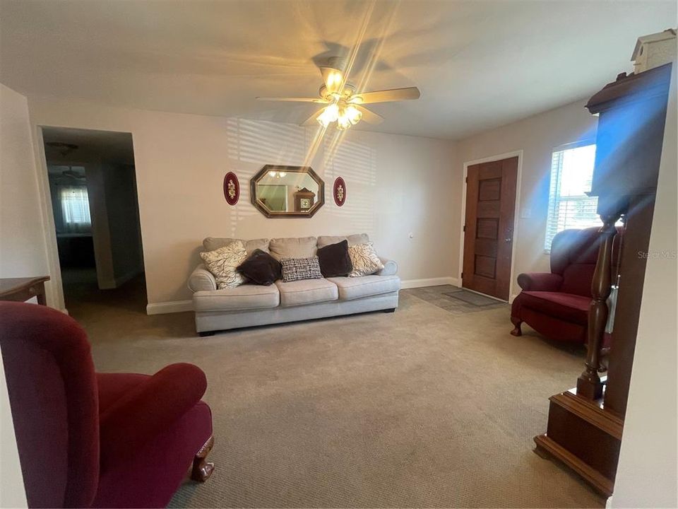 For Rent: $3,200 (3 beds, 2 baths, 1928 Square Feet)