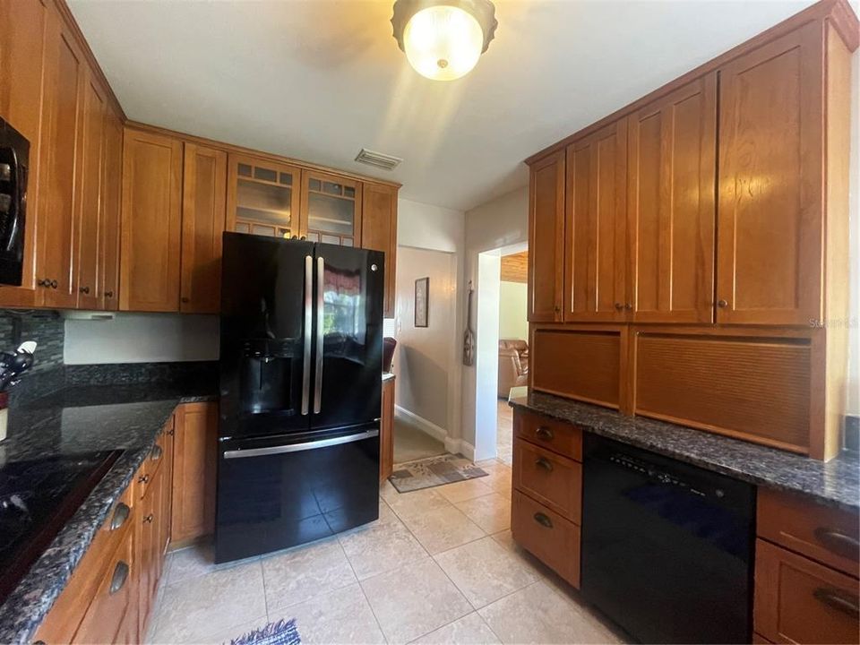 For Rent: $3,200 (3 beds, 2 baths, 1928 Square Feet)