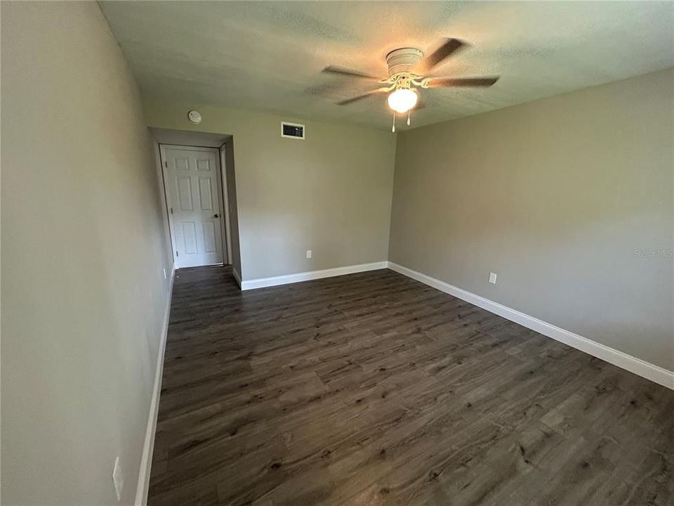 На продажу: $195,900 (3 спален, 2 ванн, 1426 Квадратных фут)