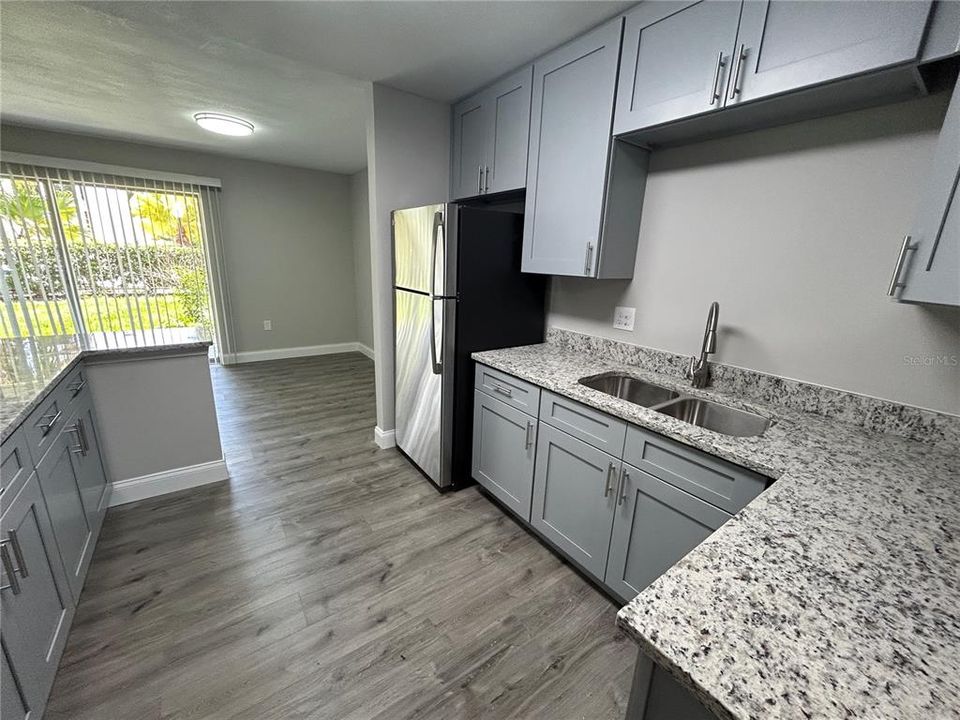 На продажу: $195,900 (3 спален, 2 ванн, 1426 Квадратных фут)