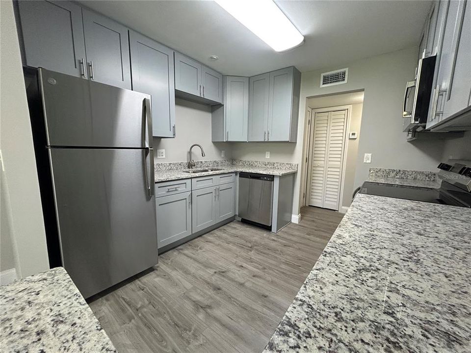 На продажу: $195,900 (3 спален, 2 ванн, 1426 Квадратных фут)