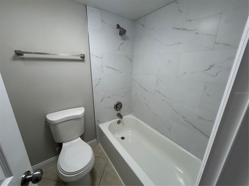 На продажу: $195,900 (3 спален, 2 ванн, 1426 Квадратных фут)