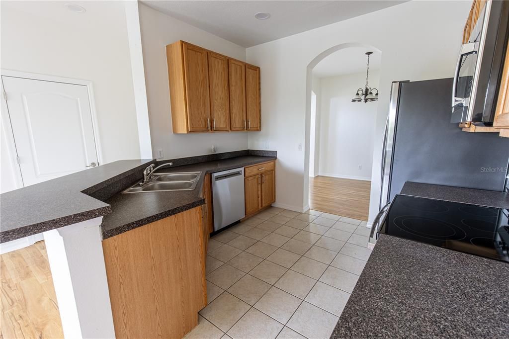 В аренду: $2,200 (3 спален, 2 ванн, 1608 Квадратных фут)