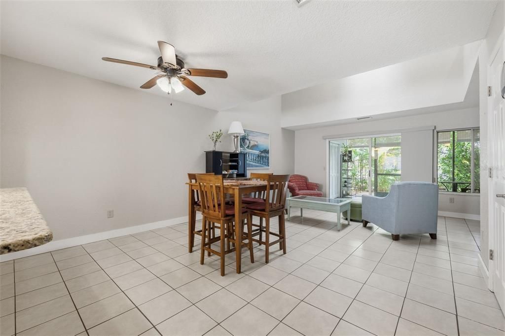 For Sale: $320,000 (2 beds, 2 baths, 1035 Square Feet)