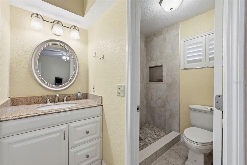 For Sale: $320,000 (2 beds, 2 baths, 1035 Square Feet)