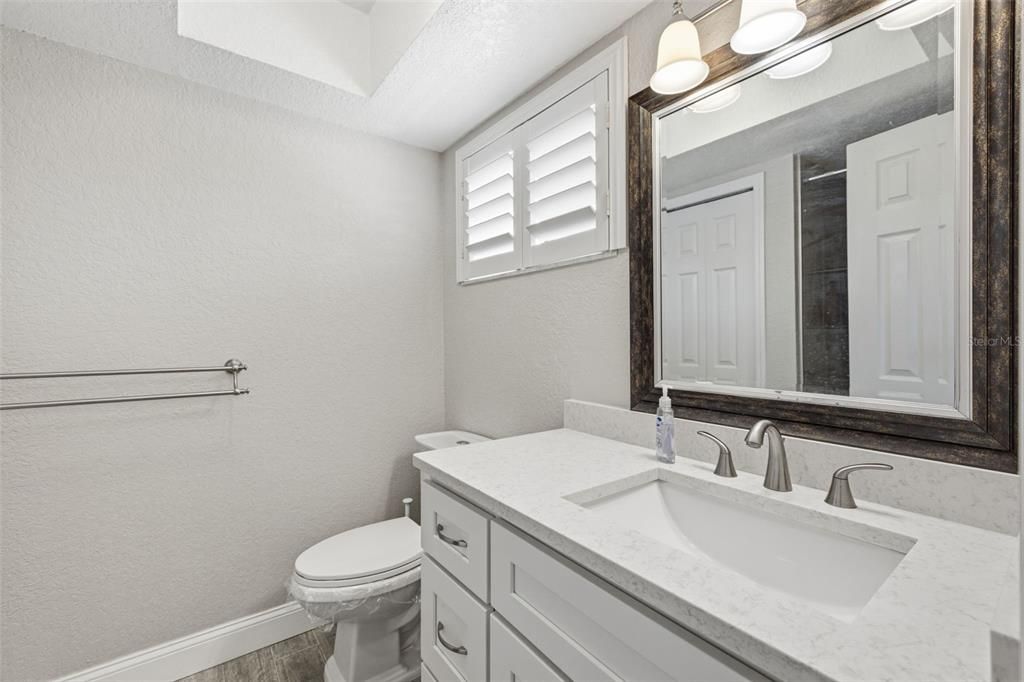 For Sale: $320,000 (2 beds, 2 baths, 1035 Square Feet)