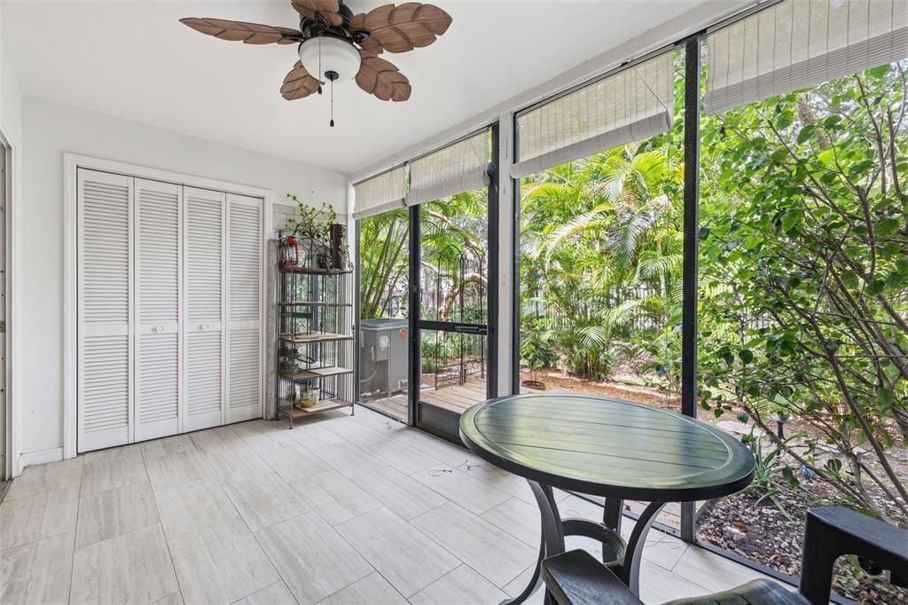 For Sale: $320,000 (2 beds, 2 baths, 1035 Square Feet)