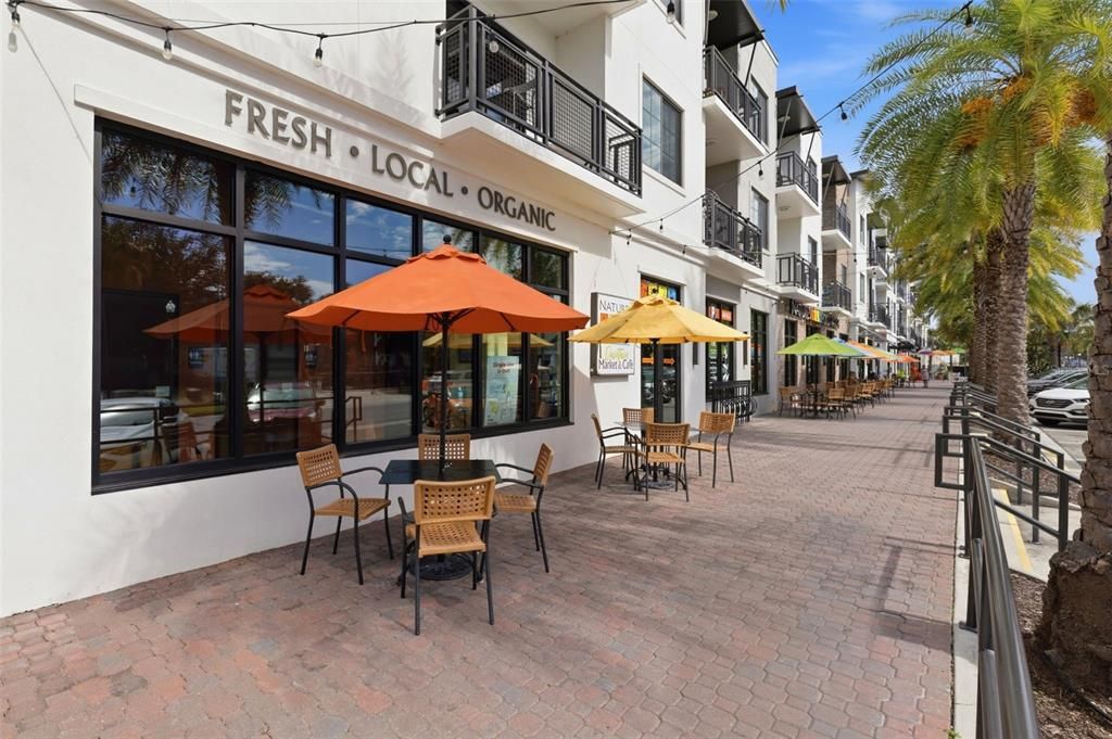 For Sale: $320,000 (2 beds, 2 baths, 1035 Square Feet)