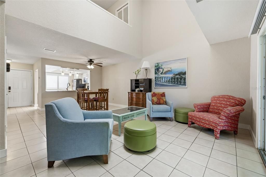 For Sale: $320,000 (2 beds, 2 baths, 1035 Square Feet)
