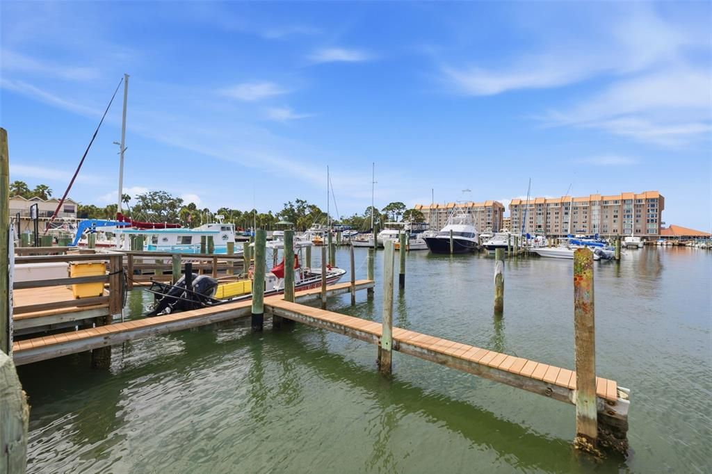 For Sale: $320,000 (2 beds, 2 baths, 1035 Square Feet)
