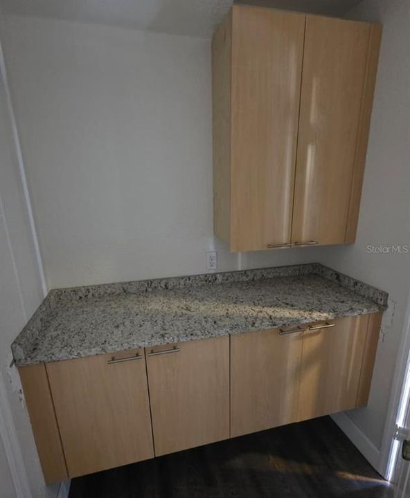 Activo con contrato: $2,800 (4 camas, 3 baños, 2190 Pies cuadrados)