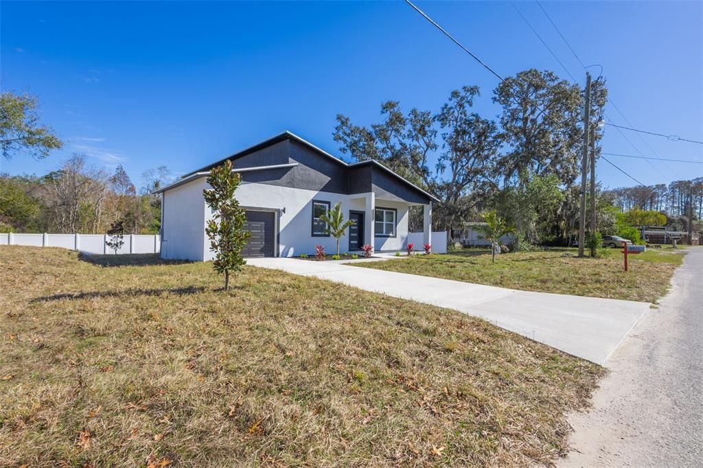 For Rent: $3,000 (3 beds, 2 baths, 1615 Square Feet)