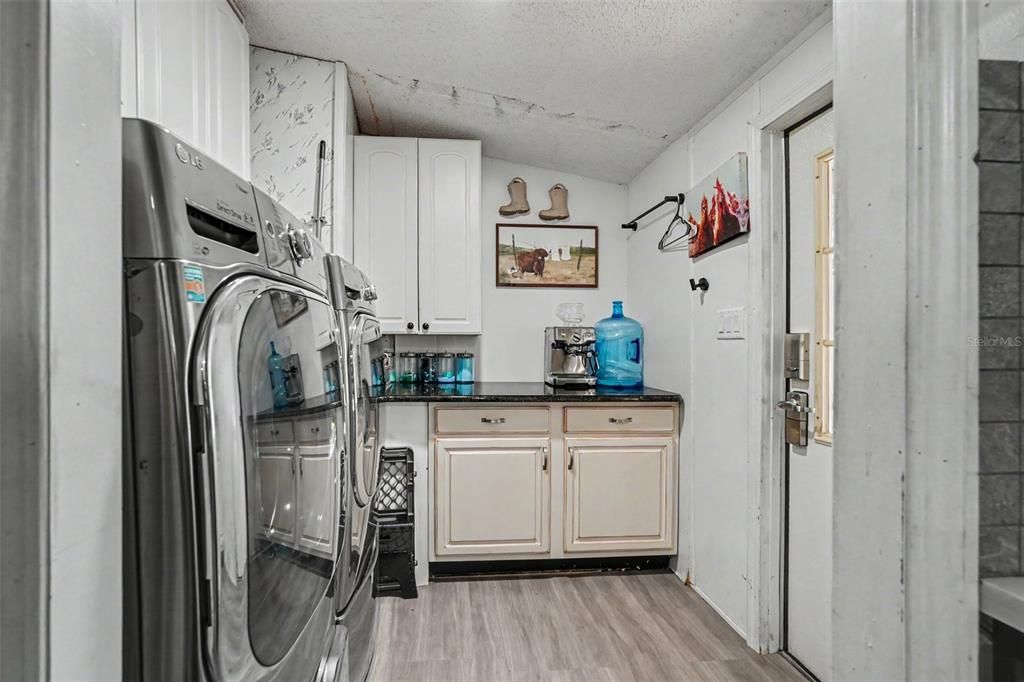 For Sale: $465,000 (3 beds, 2 baths, 1248 Square Feet)
