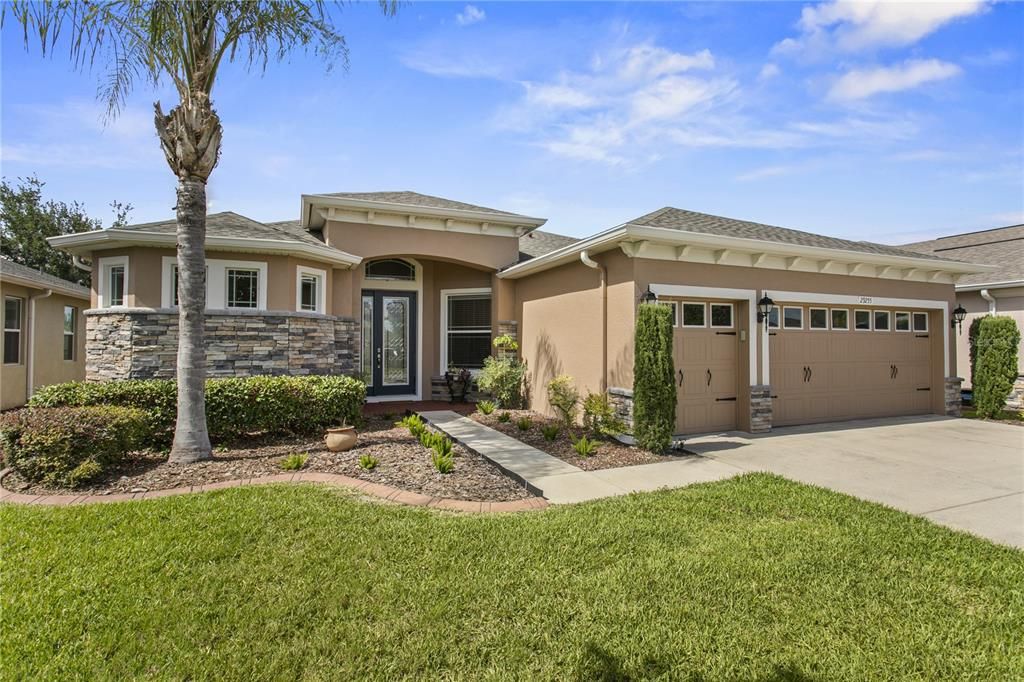 For Sale: $450,000 (3 beds, 2 baths, 1962 Square Feet)