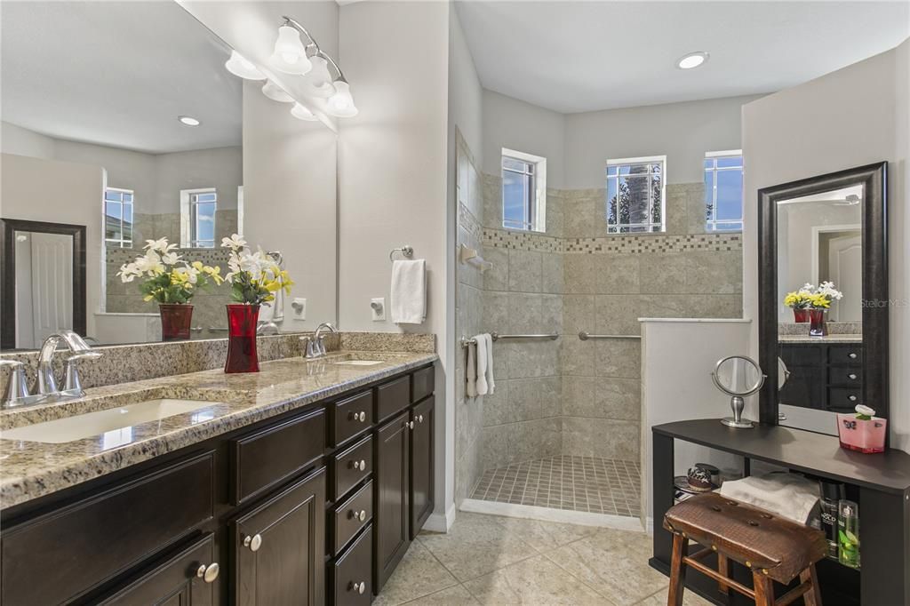 For Sale: $450,000 (3 beds, 2 baths, 1962 Square Feet)