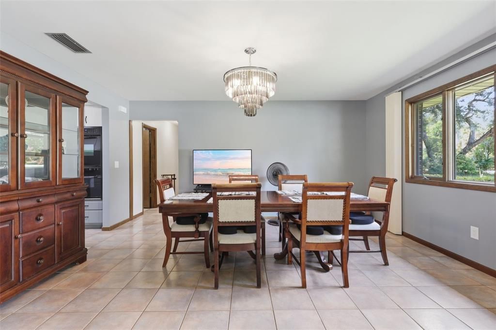 En Venta: $709,000 (4 camas, 3 baños, 3743 Pies cuadrados)