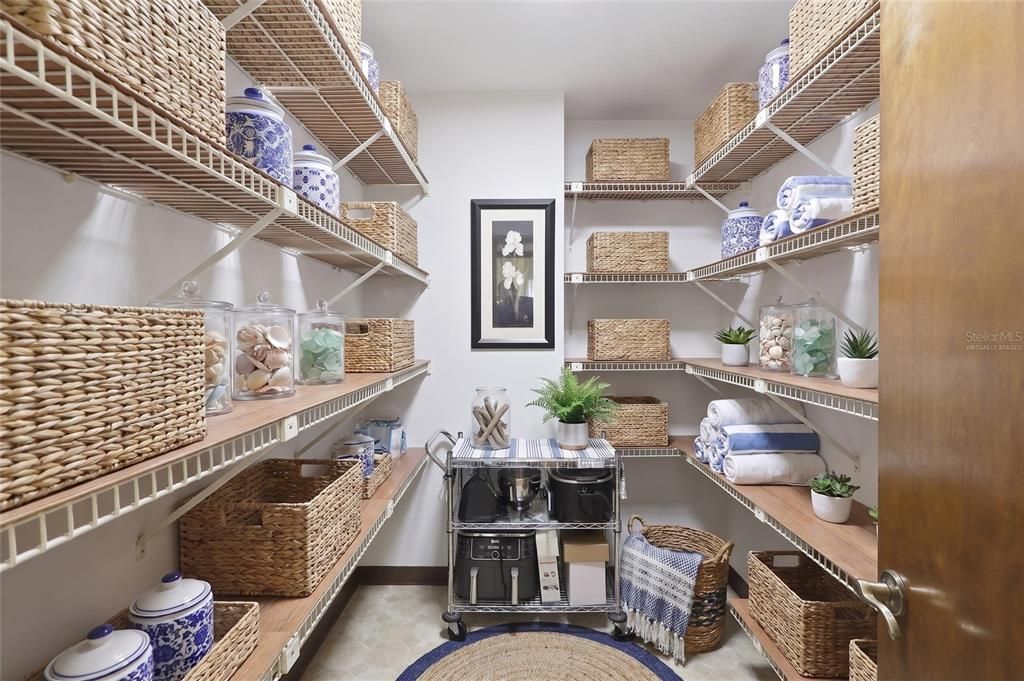 En Venta: $709,000 (4 camas, 3 baños, 3743 Pies cuadrados)