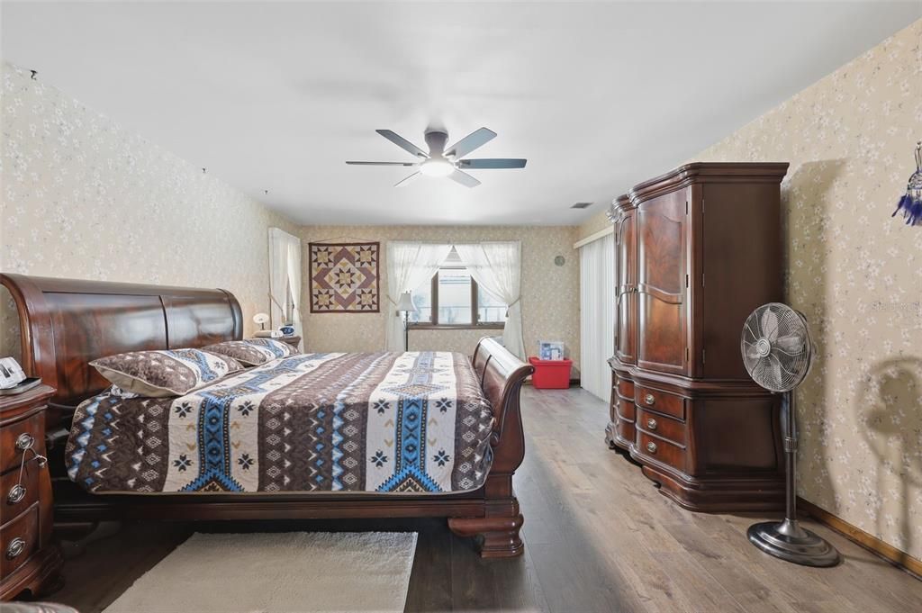 En Venta: $709,000 (4 camas, 3 baños, 3743 Pies cuadrados)