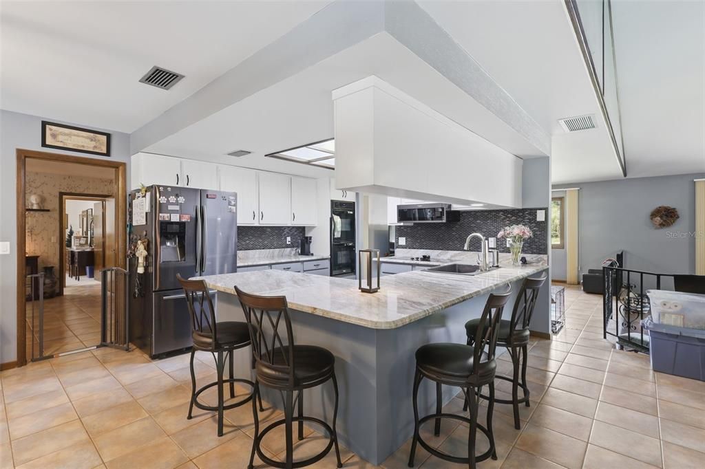 En Venta: $709,000 (4 camas, 3 baños, 3743 Pies cuadrados)