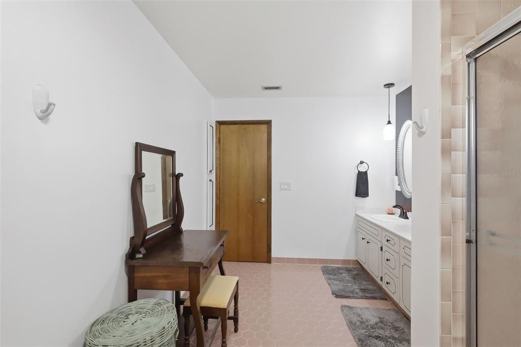 En Venta: $709,000 (4 camas, 3 baños, 3743 Pies cuadrados)