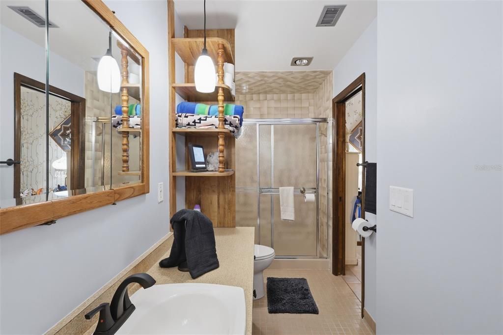 En Venta: $709,000 (4 camas, 3 baños, 3743 Pies cuadrados)