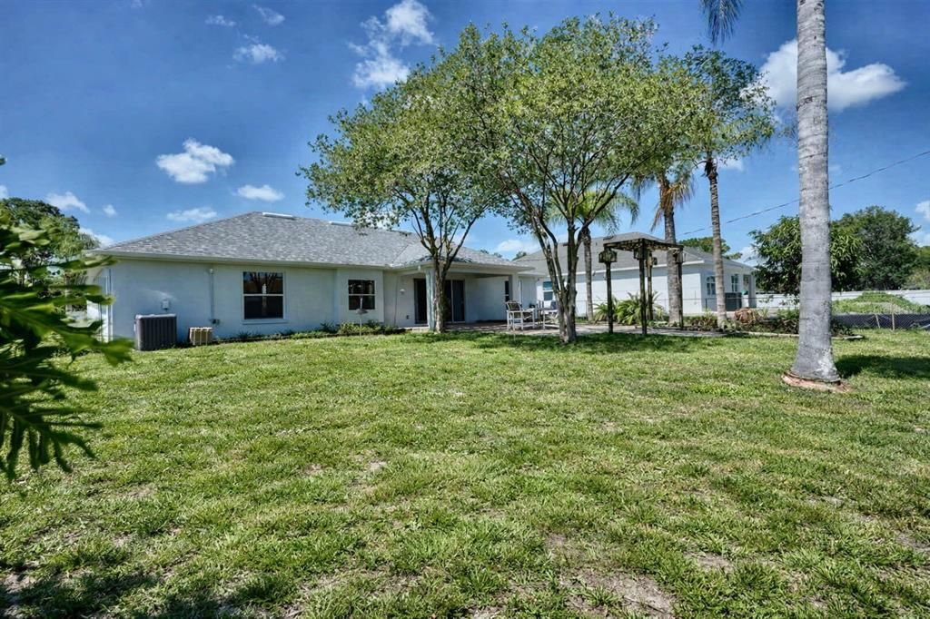Active With Contract: $329,900 (3 beds, 2 baths, 1787 Square Feet)