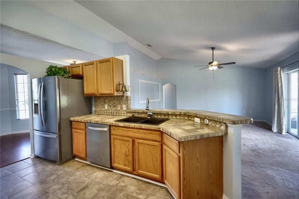 Active With Contract: $329,900 (3 beds, 2 baths, 1787 Square Feet)