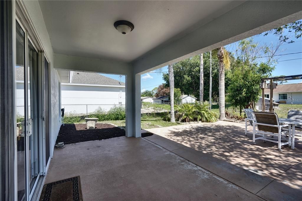 Active With Contract: $329,900 (3 beds, 2 baths, 1787 Square Feet)