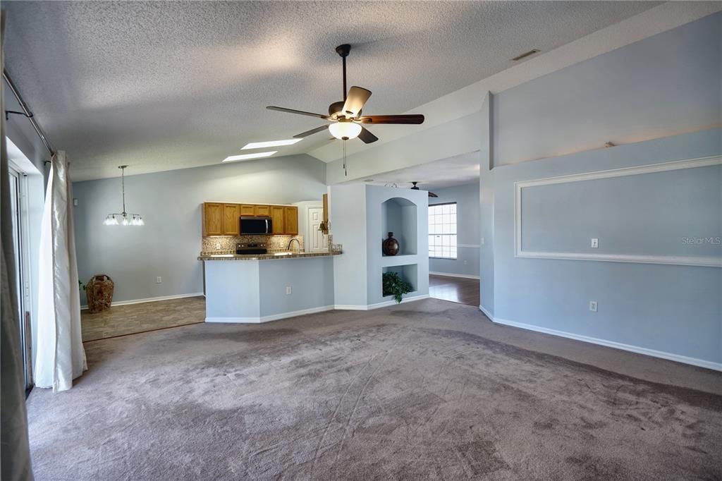 Active With Contract: $329,900 (3 beds, 2 baths, 1787 Square Feet)