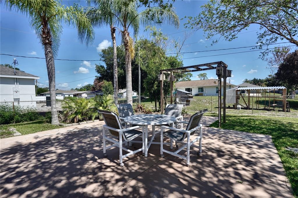 Active With Contract: $329,900 (3 beds, 2 baths, 1787 Square Feet)