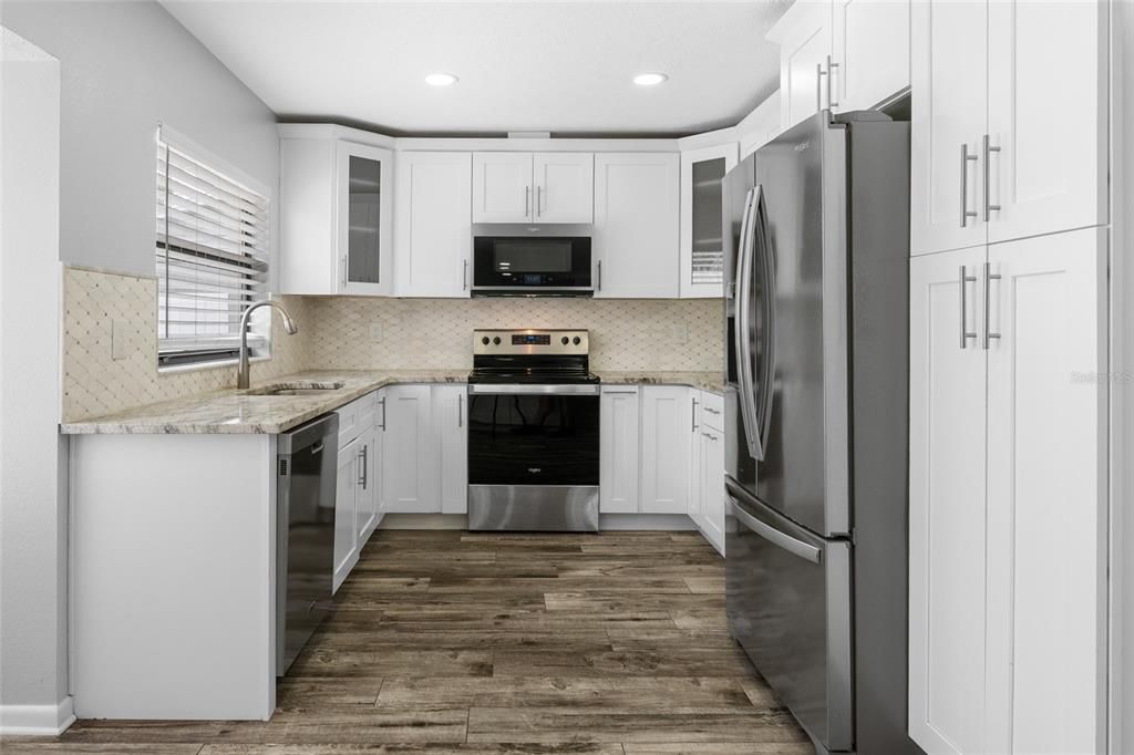 Activo con contrato: $485,000 (4 camas, 2 baños, 2232 Pies cuadrados)