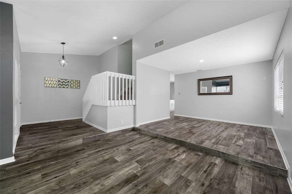 Activo con contrato: $485,000 (4 camas, 2 baños, 2232 Pies cuadrados)