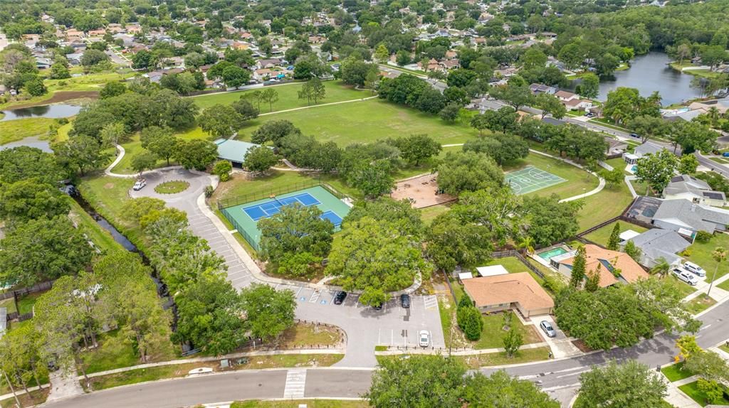 Activo con contrato: $485,000 (4 camas, 2 baños, 2232 Pies cuadrados)