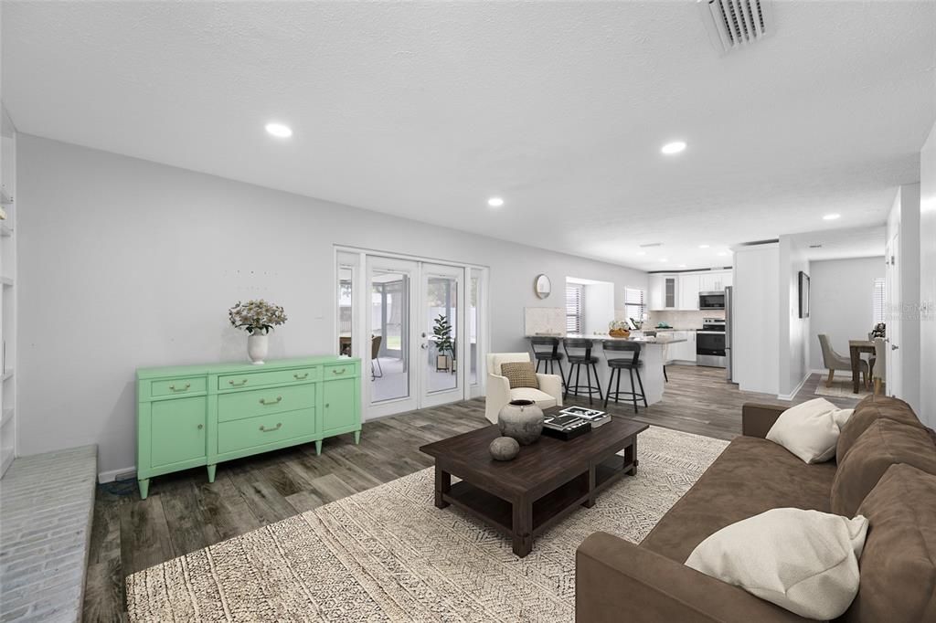 Activo con contrato: $485,000 (4 camas, 2 baños, 2232 Pies cuadrados)