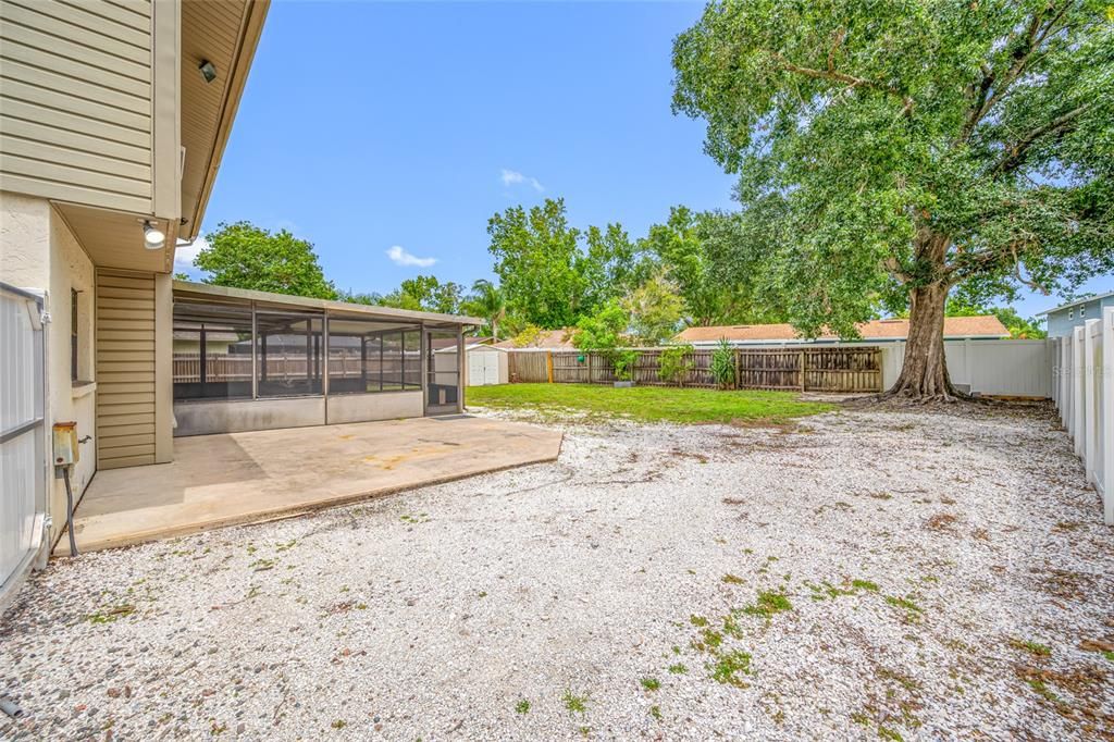 Activo con contrato: $485,000 (4 camas, 2 baños, 2232 Pies cuadrados)