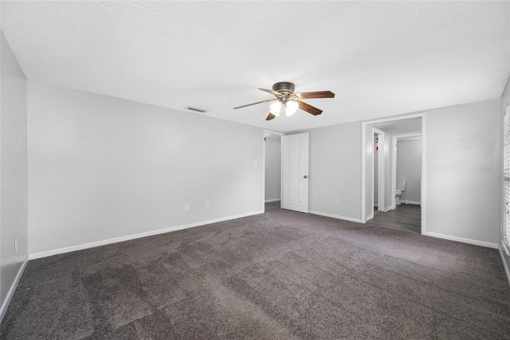 Activo con contrato: $485,000 (4 camas, 2 baños, 2232 Pies cuadrados)