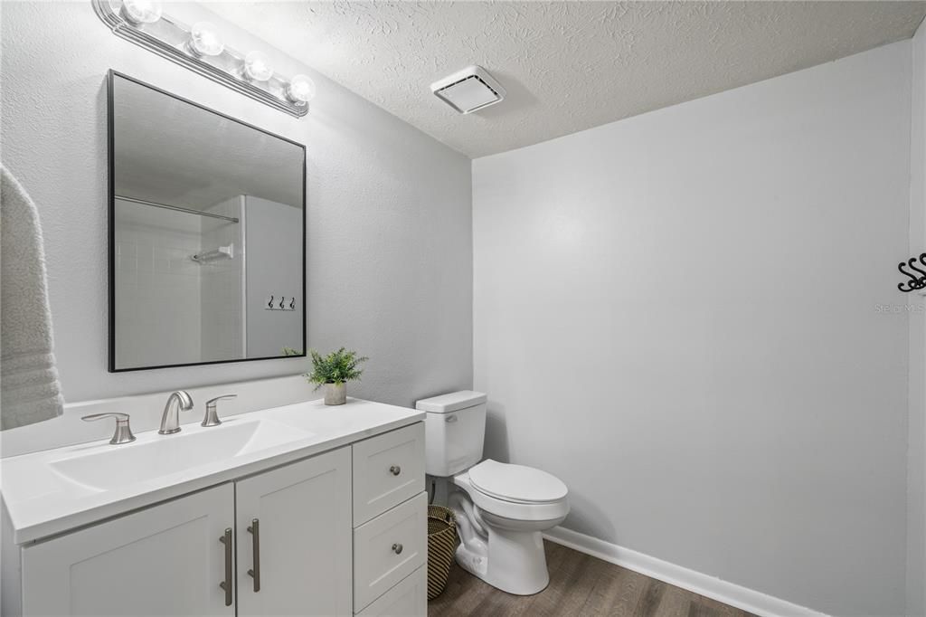 Activo con contrato: $485,000 (4 camas, 2 baños, 2232 Pies cuadrados)