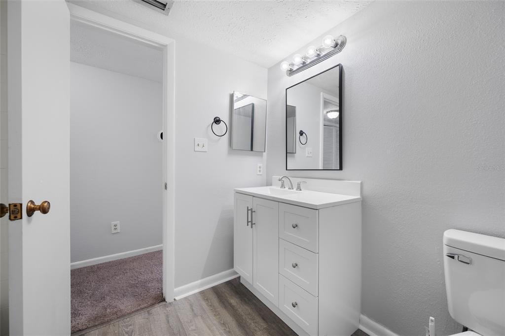 Activo con contrato: $485,000 (4 camas, 2 baños, 2232 Pies cuadrados)