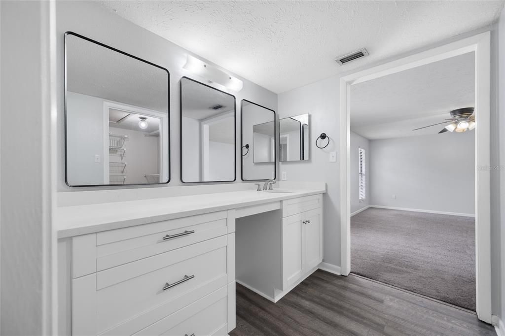 Activo con contrato: $485,000 (4 camas, 2 baños, 2232 Pies cuadrados)