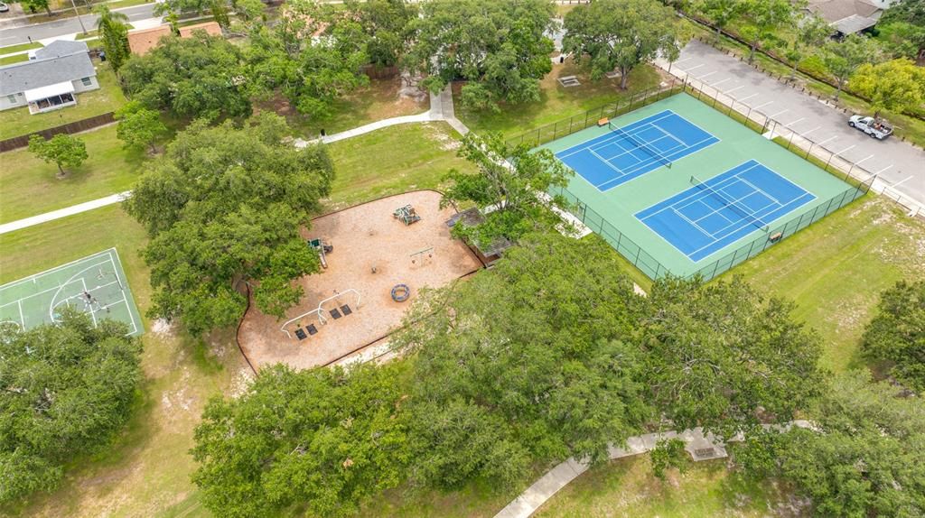 Activo con contrato: $485,000 (4 camas, 2 baños, 2232 Pies cuadrados)