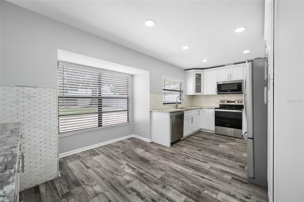 Activo con contrato: $485,000 (4 camas, 2 baños, 2232 Pies cuadrados)