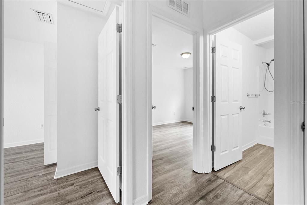 На продажу: $204,900 (3 спален, 2 ванн, 1014 Квадратных фут)