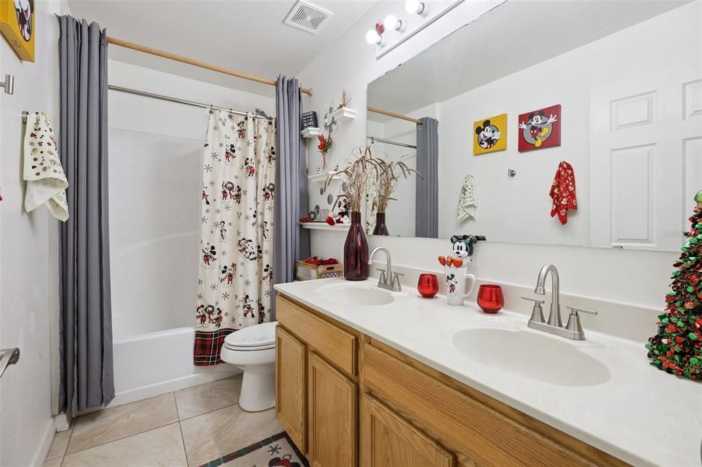 For Sale: $499,000 (5 beds, 4 baths, 2868 Square Feet)