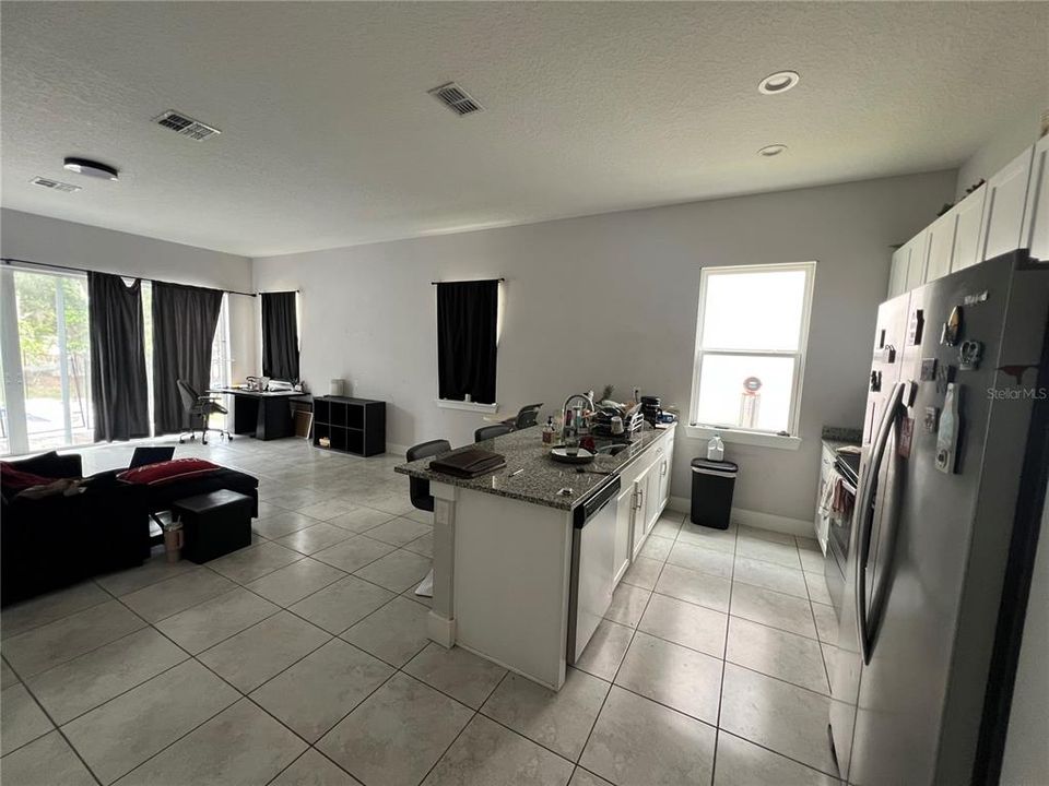 For Sale: $347,500 (4 beds, 3 baths, 2376 Square Feet)