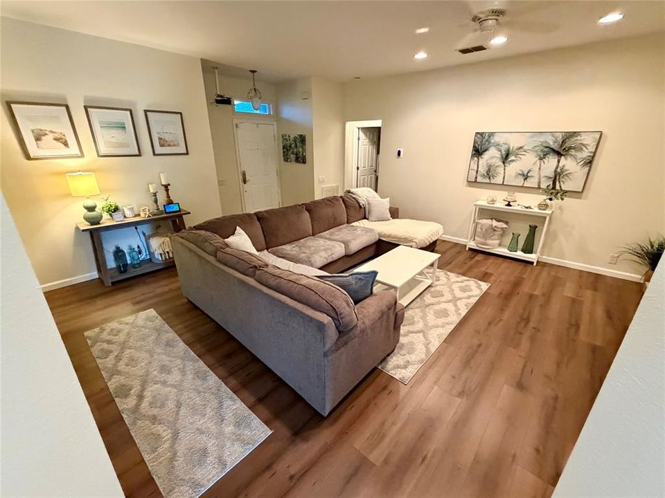 Active With Contract: $329,900 (3 beds, 2 baths, 1626 Square Feet)