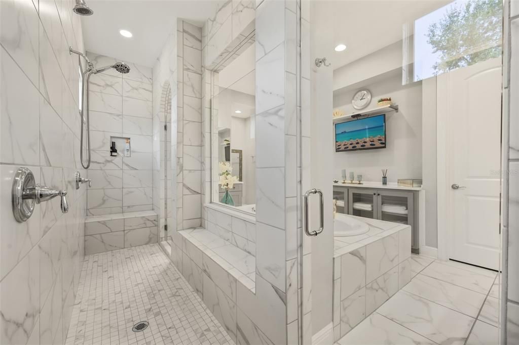 For Sale: $1,495,000 (6 beds, 5 baths, 4882 Square Feet)