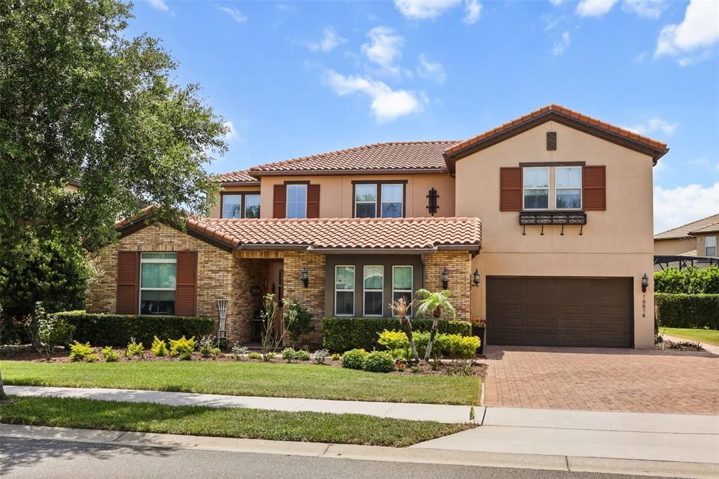 For Sale: $1,495,000 (6 beds, 5 baths, 4882 Square Feet)