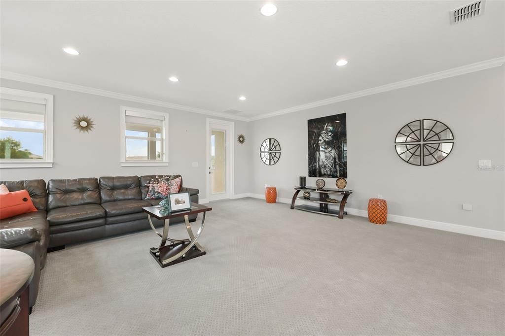 For Sale: $1,495,000 (6 beds, 5 baths, 4882 Square Feet)