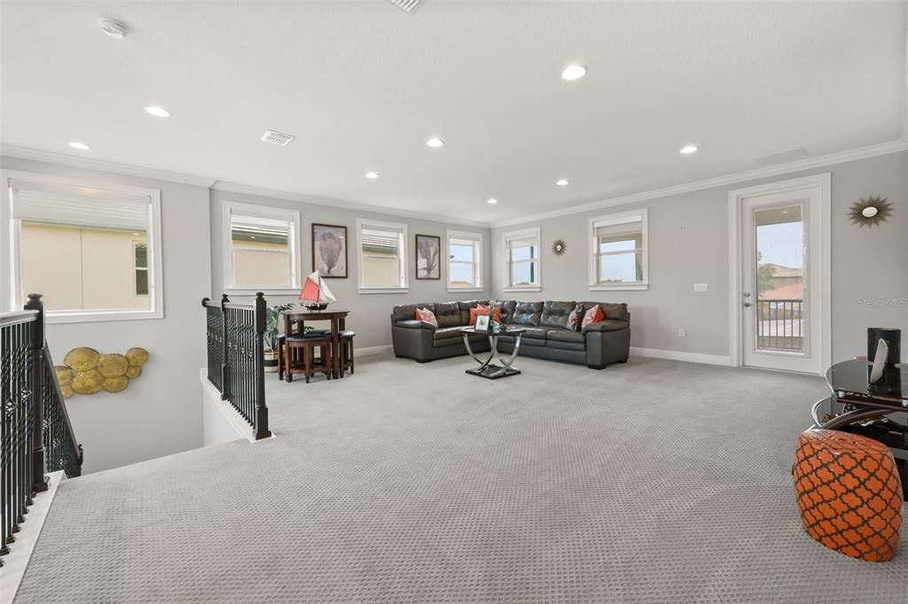 For Sale: $1,495,000 (6 beds, 5 baths, 4882 Square Feet)